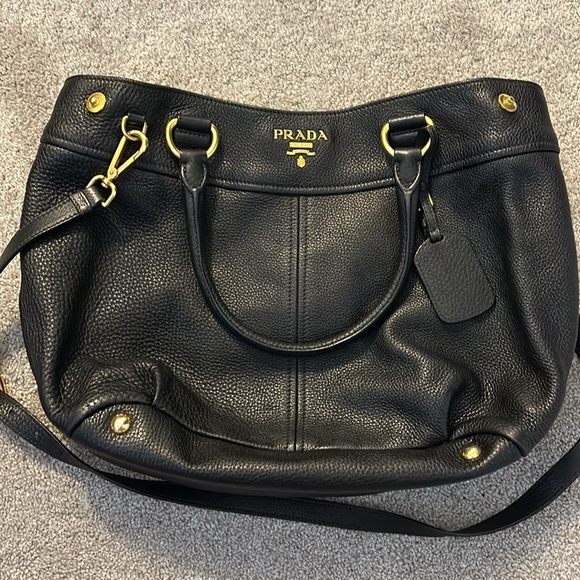 Black leader Prada bag with gold hardware - Picture 5 of 14